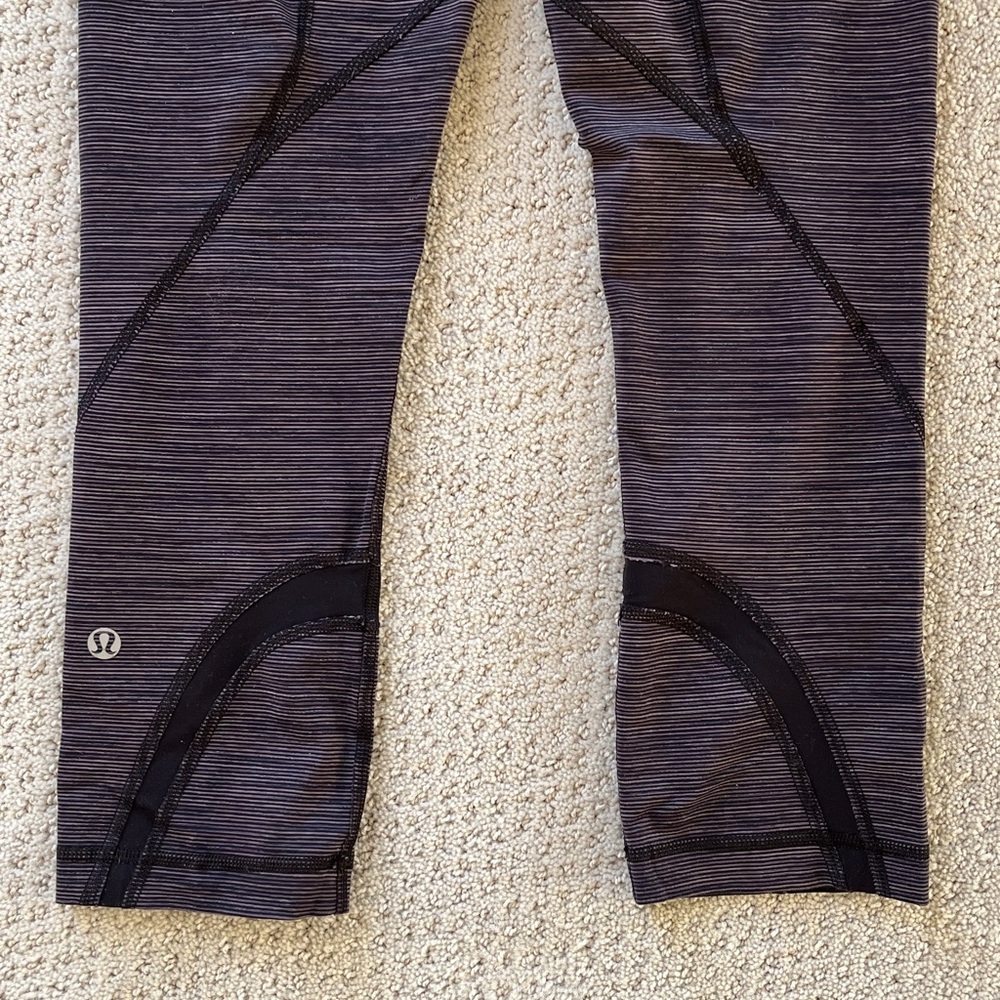 Lululemon black heather grey stripe capris small - Picture 8 of 8